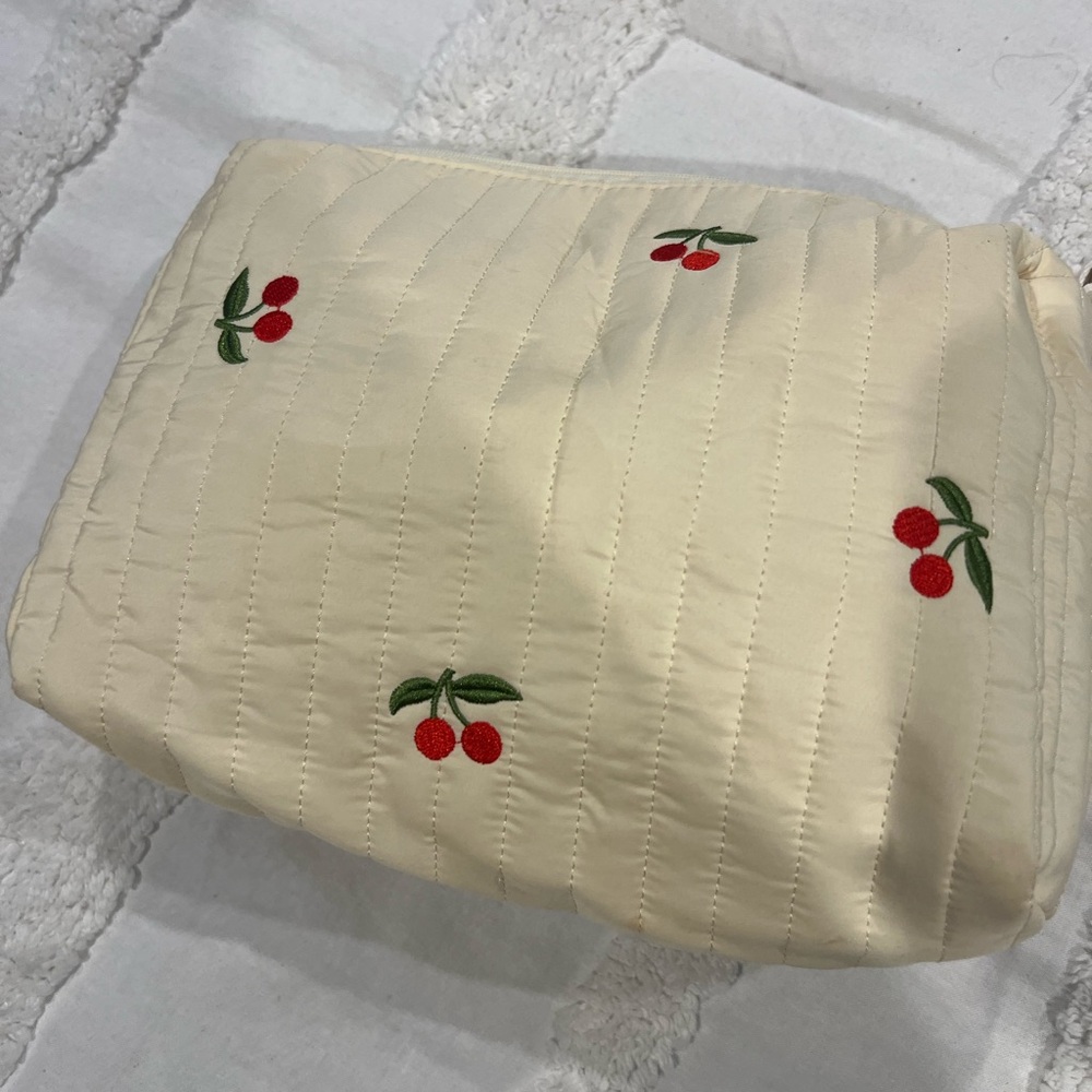 Francesca’s makeup bag never used !